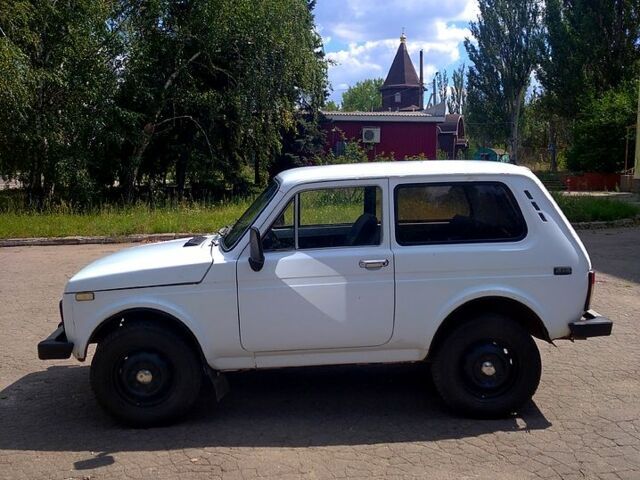 Білий ВАЗ Нива, об'ємом двигуна 1.6 л та пробігом 150 тис. км за 1200 $, фото 2 на Automoto.ua