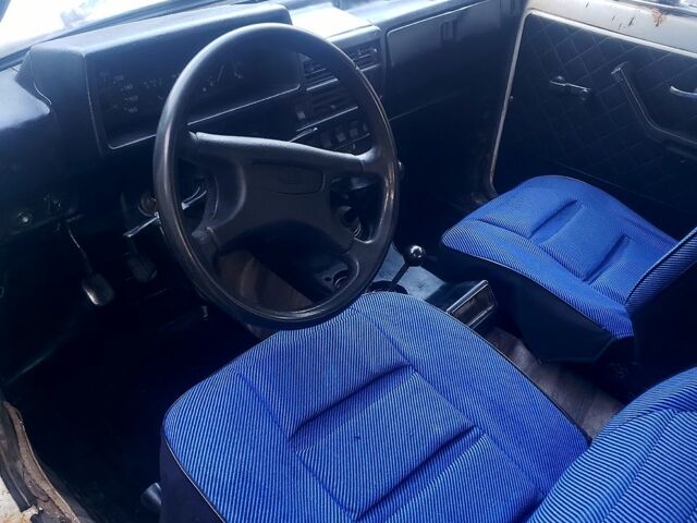 Білий ВАЗ Нива, об'ємом двигуна 1.6 л та пробігом 250 тис. км за 1750 $, фото 6 на Automoto.ua