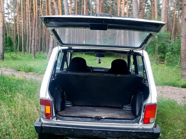 Білий ВАЗ Нива, об'ємом двигуна 1.6 л та пробігом 250 тис. км за 1750 $, фото 4 на Automoto.ua