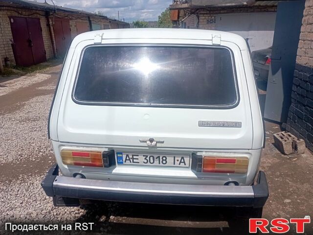 Белый ВАЗ Нива, объемом двигателя 1.6 л и пробегом 260 тыс. км за 2200 $, фото 6 на Automoto.ua