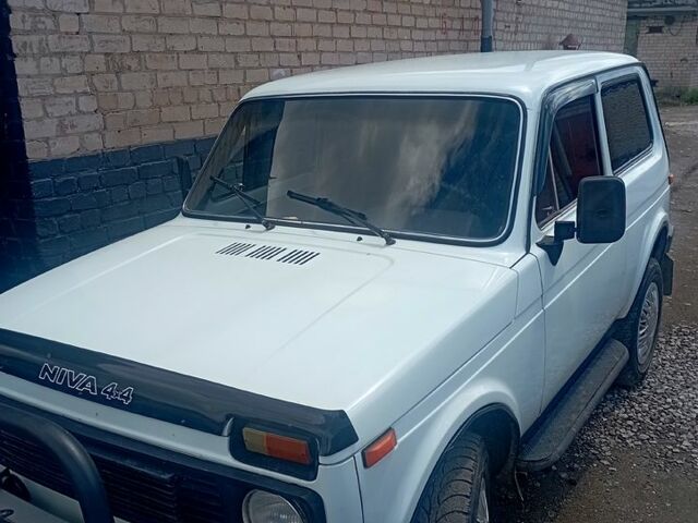 Белый ВАЗ Нива, объемом двигателя 1.6 л и пробегом 260 тыс. км за 2200 $, фото 1 на Automoto.ua