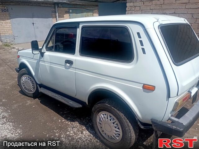 Белый ВАЗ Нива, объемом двигателя 1.6 л и пробегом 260 тыс. км за 2200 $, фото 4 на Automoto.ua