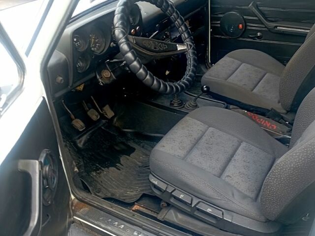 Белый ВАЗ Нива, объемом двигателя 1.6 л и пробегом 260 тыс. км за 2200 $, фото 5 на Automoto.ua