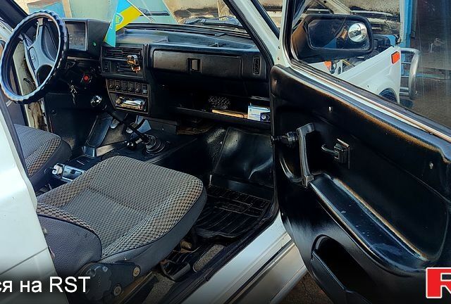 Белый ВАЗ Нива, объемом двигателя 1.7 л и пробегом 217 тыс. км за 3000 $, фото 7 на Automoto.ua