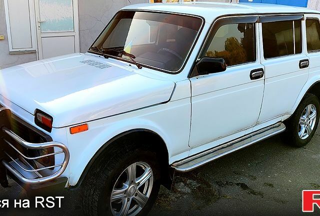 Белый ВАЗ Нива, объемом двигателя 1.7 л и пробегом 217 тыс. км за 3000 $, фото 3 на Automoto.ua