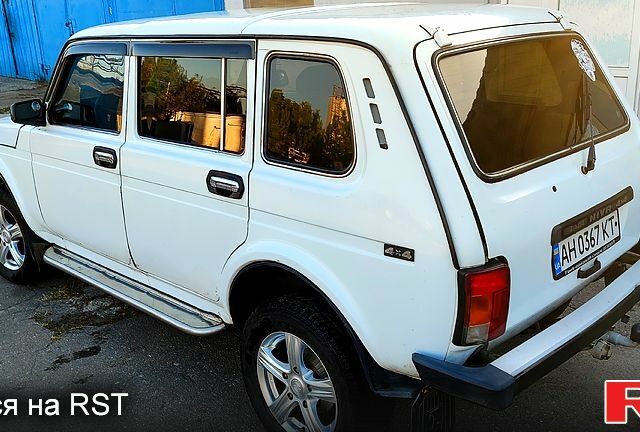 Белый ВАЗ Нива, объемом двигателя 1.7 л и пробегом 217 тыс. км за 3000 $, фото 1 на Automoto.ua