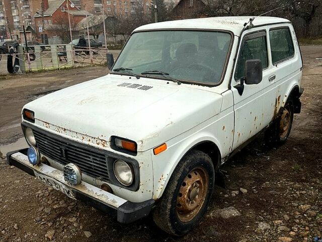 Белый ВАЗ Нива, объемом двигателя 1.7 л и пробегом 258 тыс. км за 1550 $, фото 2 на Automoto.ua