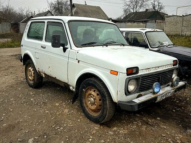 Белый ВАЗ Нива, объемом двигателя 1.7 л и пробегом 258 тыс. км за 1550 $, фото 1 на Automoto.ua