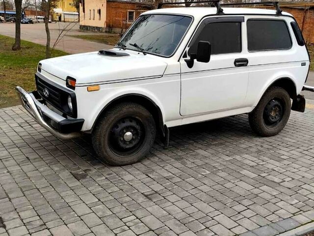 Белый ВАЗ Нива, объемом двигателя 1.7 л и пробегом 160 тыс. км за 2800 $, фото 1 на Automoto.ua
