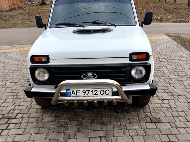 Белый ВАЗ Нива, объемом двигателя 1.7 л и пробегом 160 тыс. км за 2800 $, фото 5 на Automoto.ua