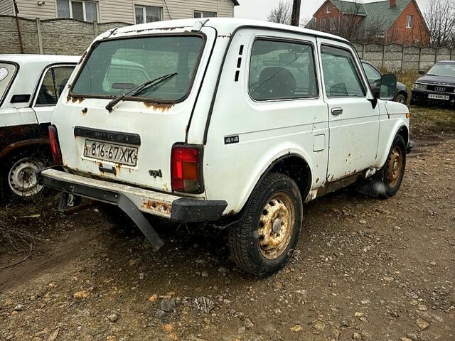 Белый ВАЗ Нива, объемом двигателя 1.7 л и пробегом 258 тыс. км за 1550 $, фото 4 на Automoto.ua