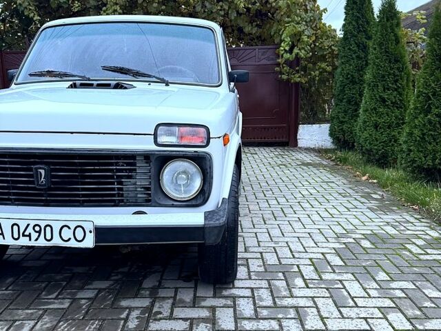 Белый ВАЗ Нива, объемом двигателя 1.7 л и пробегом 183 тыс. км за 3350 $, фото 5 на Automoto.ua