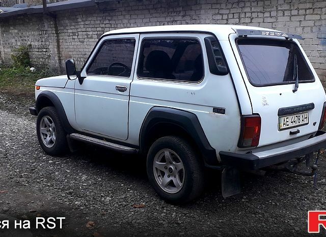 Белый ВАЗ Нива, объемом двигателя 1.7 л и пробегом 180 тыс. км за 3000 $, фото 5 на Automoto.ua