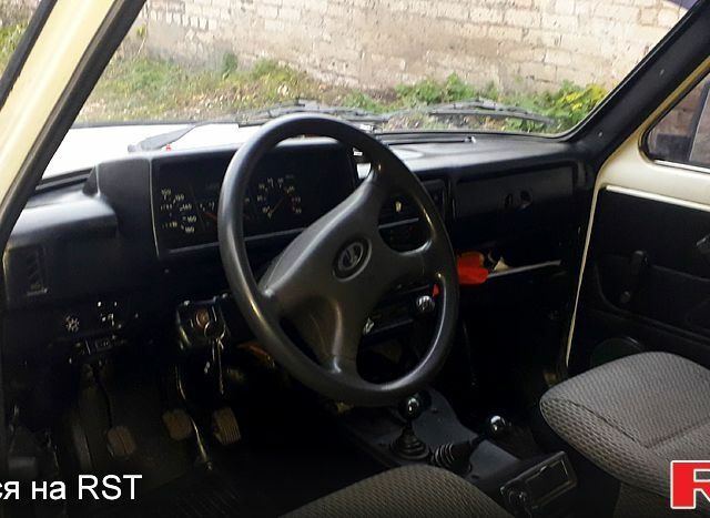 Белый ВАЗ Нива, объемом двигателя 1.7 л и пробегом 180 тыс. км за 3000 $, фото 10 на Automoto.ua