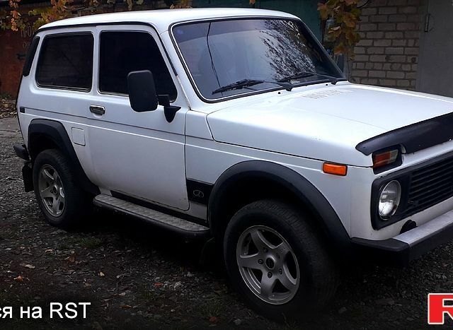 Белый ВАЗ Нива, объемом двигателя 1.7 л и пробегом 180 тыс. км за 3000 $, фото 2 на Automoto.ua