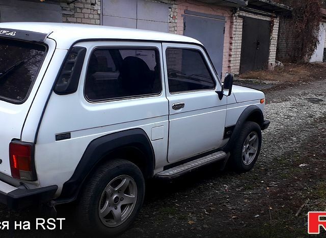 Белый ВАЗ Нива, объемом двигателя 1.7 л и пробегом 180 тыс. км за 3000 $, фото 3 на Automoto.ua