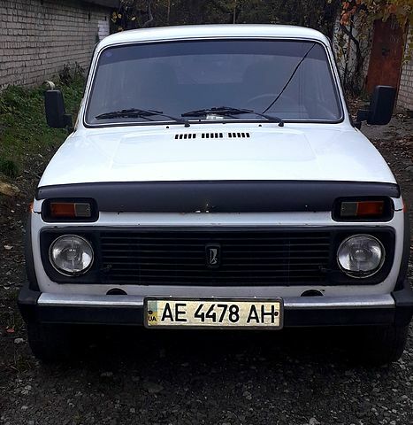 Белый ВАЗ Нива, объемом двигателя 1.7 л и пробегом 180 тыс. км за 3000 $, фото 1 на Automoto.ua