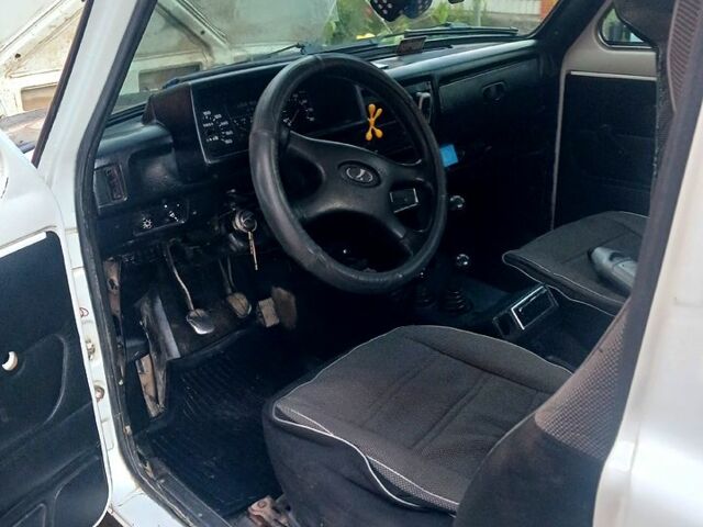 Білий ВАЗ Нива, об'ємом двигуна 1.7 л та пробігом 279 тис. км за 2200 $, фото 2 на Automoto.ua
