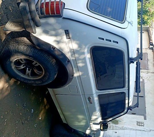 Белый ВАЗ Нива, объемом двигателя 1.7 л и пробегом 100 тыс. км за 3100 $, фото 1 на Automoto.ua