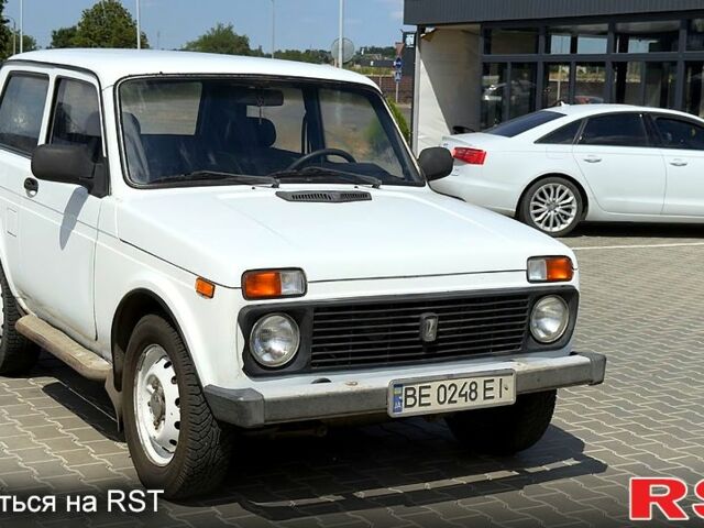 Белый ВАЗ Нива, объемом двигателя 1.7 л и пробегом 250 тыс. км за 3500 $, фото 2 на Automoto.ua