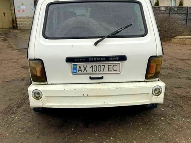 Белый ВАЗ Нива, объемом двигателя 1.7 л и пробегом 222 тыс. км за 1600 $, фото 6 на Automoto.ua