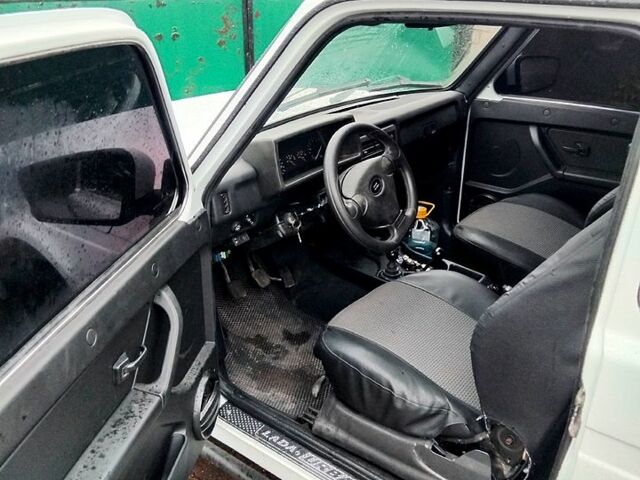 Білий ВАЗ Нива, об'ємом двигуна 1.7 л та пробігом 140 тис. км за 5100 $, фото 2 на Automoto.ua