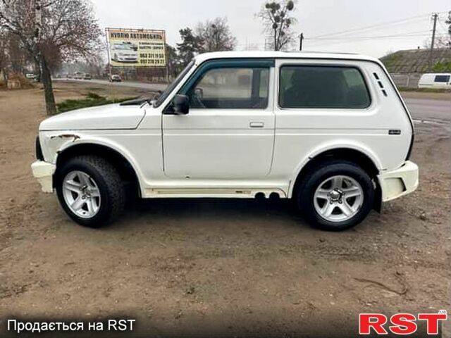 Белый ВАЗ Нива, объемом двигателя 1.7 л и пробегом 222 тыс. км за 1600 $, фото 4 на Automoto.ua