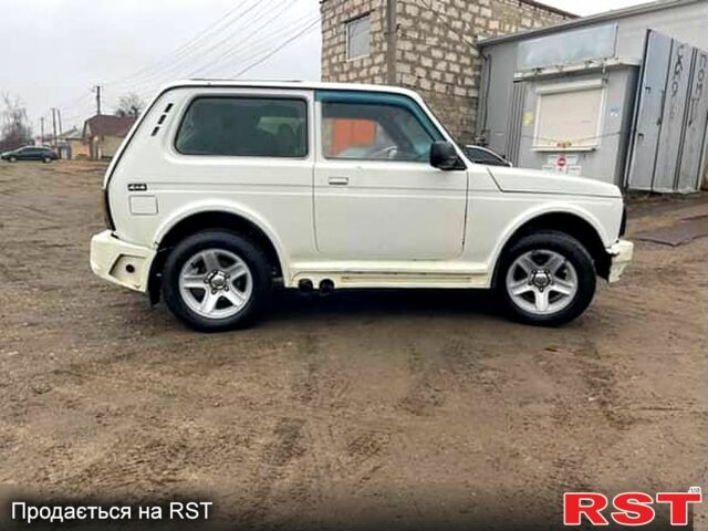 Белый ВАЗ Нива, объемом двигателя 1.7 л и пробегом 222 тыс. км за 1600 $, фото 2 на Automoto.ua