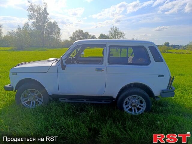 Белый ВАЗ Нива, объемом двигателя 1.7 л и пробегом 140 тыс. км за 3500 $, фото 1 на Automoto.ua