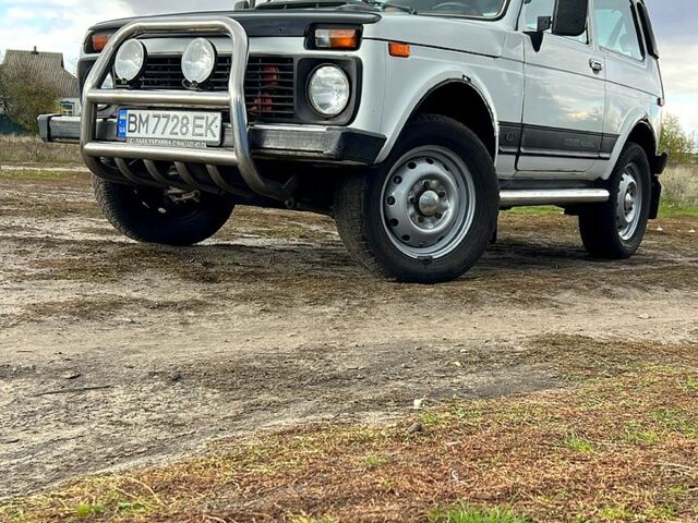 Белый ВАЗ Нива, объемом двигателя 1.7 л и пробегом 150 тыс. км за 2650 $, фото 3 на Automoto.ua