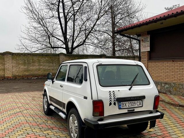 Белый ВАЗ Нива, объемом двигателя 1.7 л и пробегом 95 тыс. км за 3500 $, фото 5 на Automoto.ua