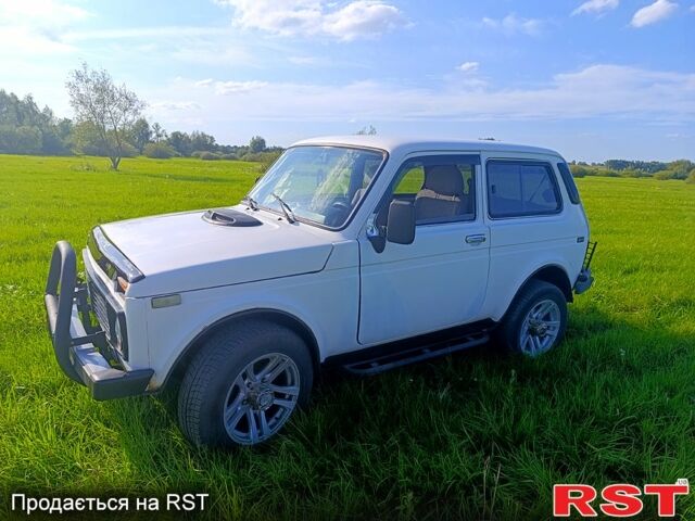 Белый ВАЗ Нива, объемом двигателя 1.7 л и пробегом 140 тыс. км за 3500 $, фото 2 на Automoto.ua