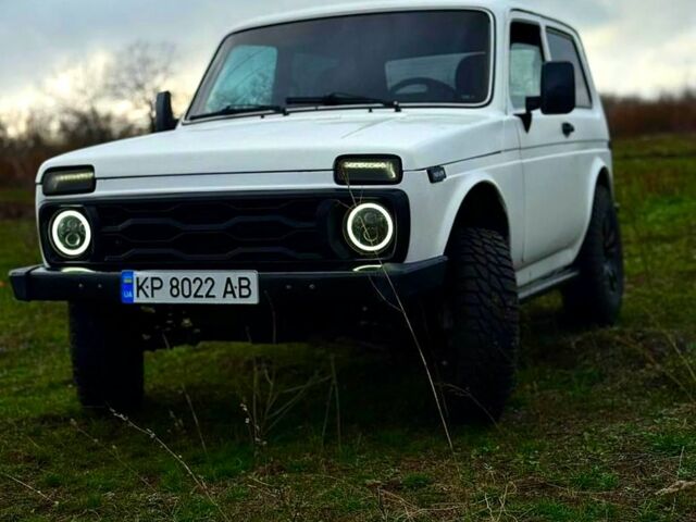 Белый ВАЗ Нива, объемом двигателя 1.7 л и пробегом 350 тыс. км за 3500 $, фото 1 на Automoto.ua