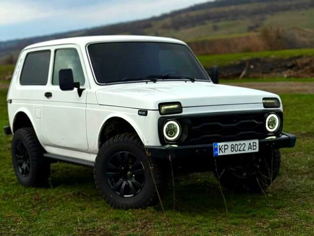 Белый ВАЗ Нива, объемом двигателя 1.7 л и пробегом 350 тыс. км за 3500 $, фото 4 на Automoto.ua