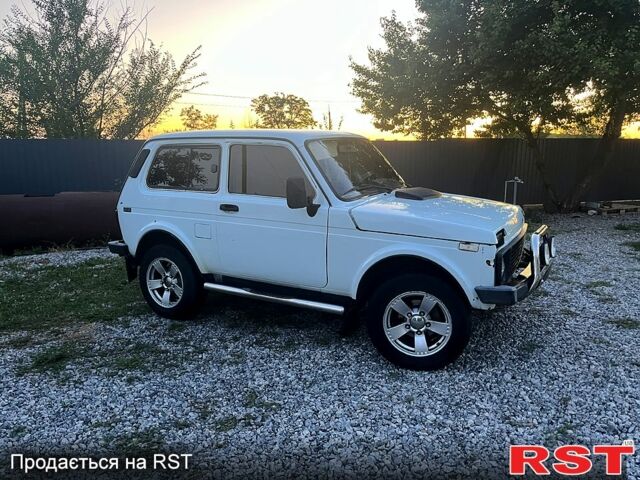 Белый ВАЗ Нива, объемом двигателя 1.7 л и пробегом 105 тыс. км за 2500 $, фото 8 на Automoto.ua