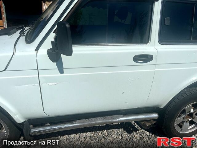 Белый ВАЗ Нива, объемом двигателя 1.7 л и пробегом 105 тыс. км за 2500 $, фото 4 на Automoto.ua