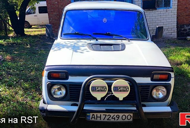ВАЗ Нива 2009 в Славянске на Automoto.ua Белый ВАЗ Нива, объемом двигателя 1.7 л и пробегом 24 тыс. км за 3000 $, фото 3 на Automoto.ua