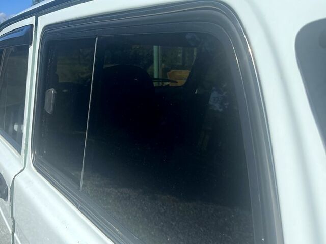 Белый ВАЗ Нива, объемом двигателя 1.7 л и пробегом 105 тыс. км за 2500 $, фото 1 на Automoto.ua