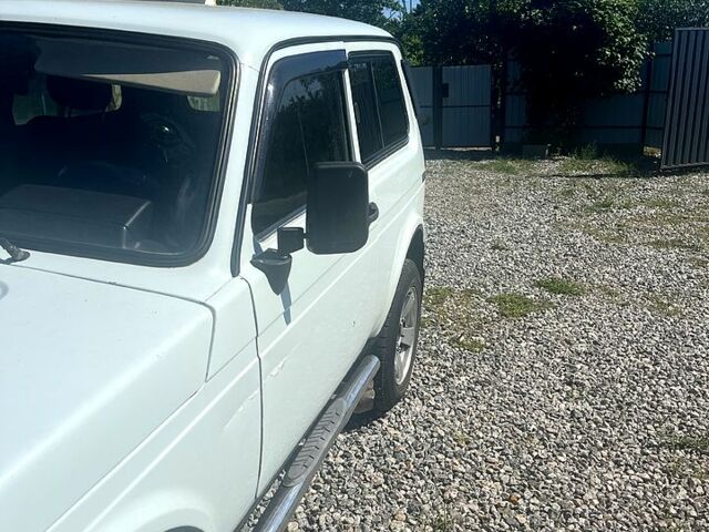 Белый ВАЗ Нива, объемом двигателя 1.7 л и пробегом 105 тыс. км за 2500 $, фото 6 на Automoto.ua