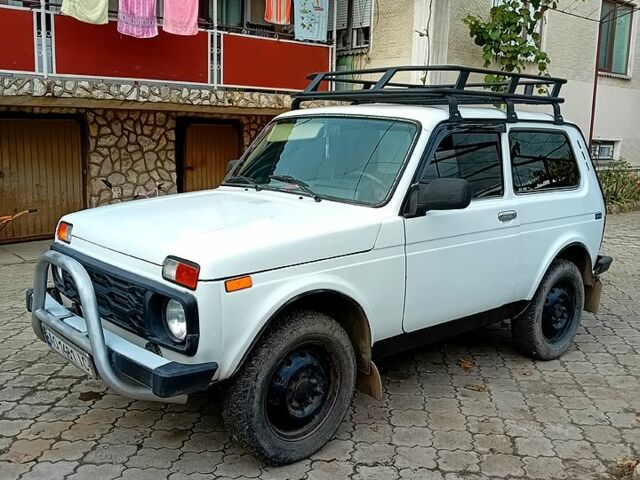 Белый ВАЗ Нива, объемом двигателя 1.7 л и пробегом 250 тыс. км за 4600 $, фото 1 на Automoto.ua