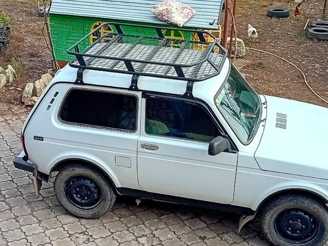 Белый ВАЗ Нива, объемом двигателя 1.7 л и пробегом 250 тыс. км за 4600 $, фото 3 на Automoto.ua