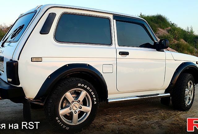 Белый ВАЗ Нива, объемом двигателя 1.7 л и пробегом 197 тыс. км за 7000 $, фото 7 на Automoto.ua