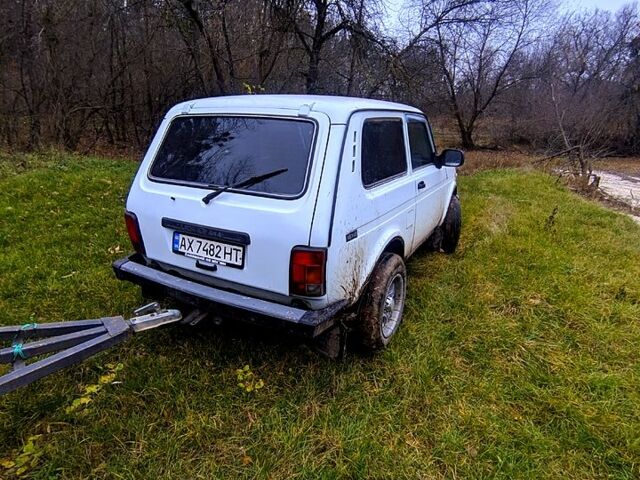 Білий ВАЗ Нива, об'ємом двигуна 1.7 л та пробігом 175 тис. км за 3950 $, фото 7 на Automoto.ua