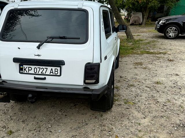 Белый ВАЗ Нива, объемом двигателя 1.7 л и пробегом 200 тыс. км за 5500 $, фото 3 на Automoto.ua