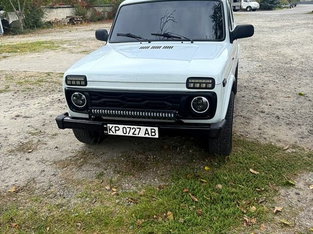 Белый ВАЗ Нива, объемом двигателя 1.7 л и пробегом 200 тыс. км за 5500 $, фото 1 на Automoto.ua