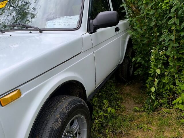 Білий ВАЗ Нива, об'ємом двигуна 1.7 л та пробігом 175 тис. км за 3950 $, фото 5 на Automoto.ua