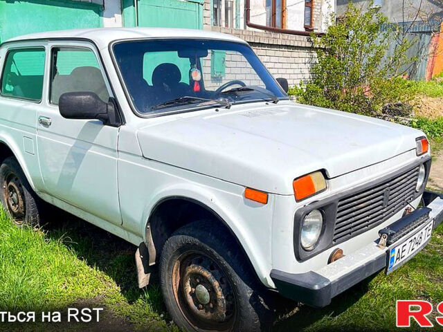 Белый ВАЗ Нива, объемом двигателя 1.7 л и пробегом 290 тыс. км за 3000 $, фото 9 на Automoto.ua