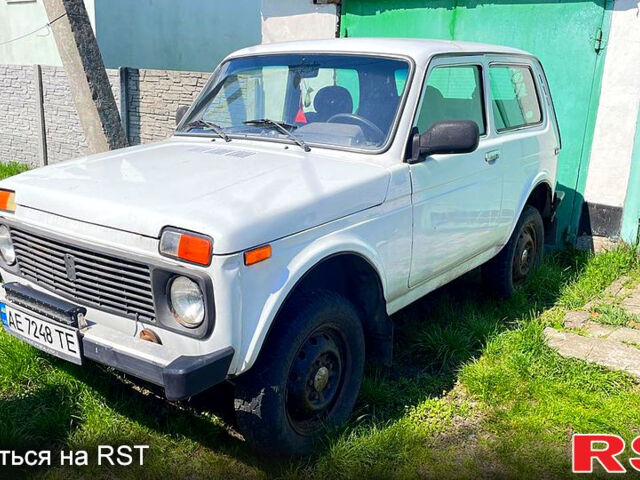 Белый ВАЗ Нива, объемом двигателя 1.7 л и пробегом 290 тыс. км за 3000 $, фото 12 на Automoto.ua