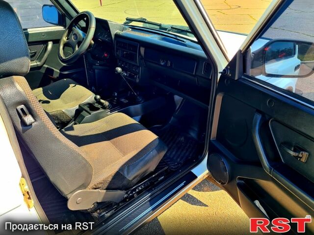 Белый ВАЗ Нива, объемом двигателя 1.7 л и пробегом 43 тыс. км за 7700 $, фото 6 на Automoto.ua