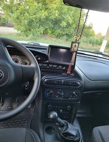 Белый ВАЗ Нива, объемом двигателя 1.7 л и пробегом 4 тыс. км за 14000 $, фото 6 на Automoto.ua